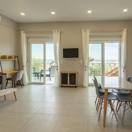 Blue Waves Luxury Suites By The Sea Plomari Dış mekan fotoğraf