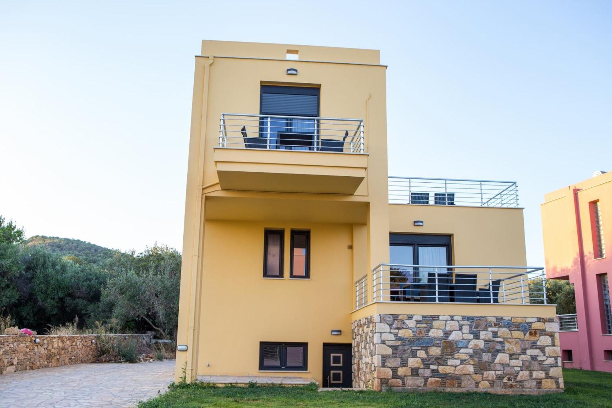 Blue Waves Luxury Suites By The Sea Plomari Dış mekan fotoğraf