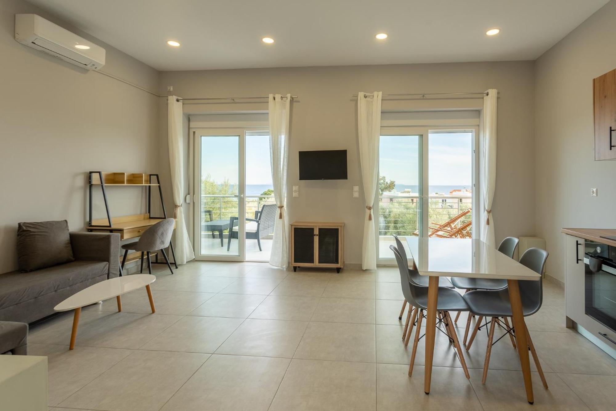 Blue Waves Luxury Suites By The Sea Plomari Dış mekan fotoğraf