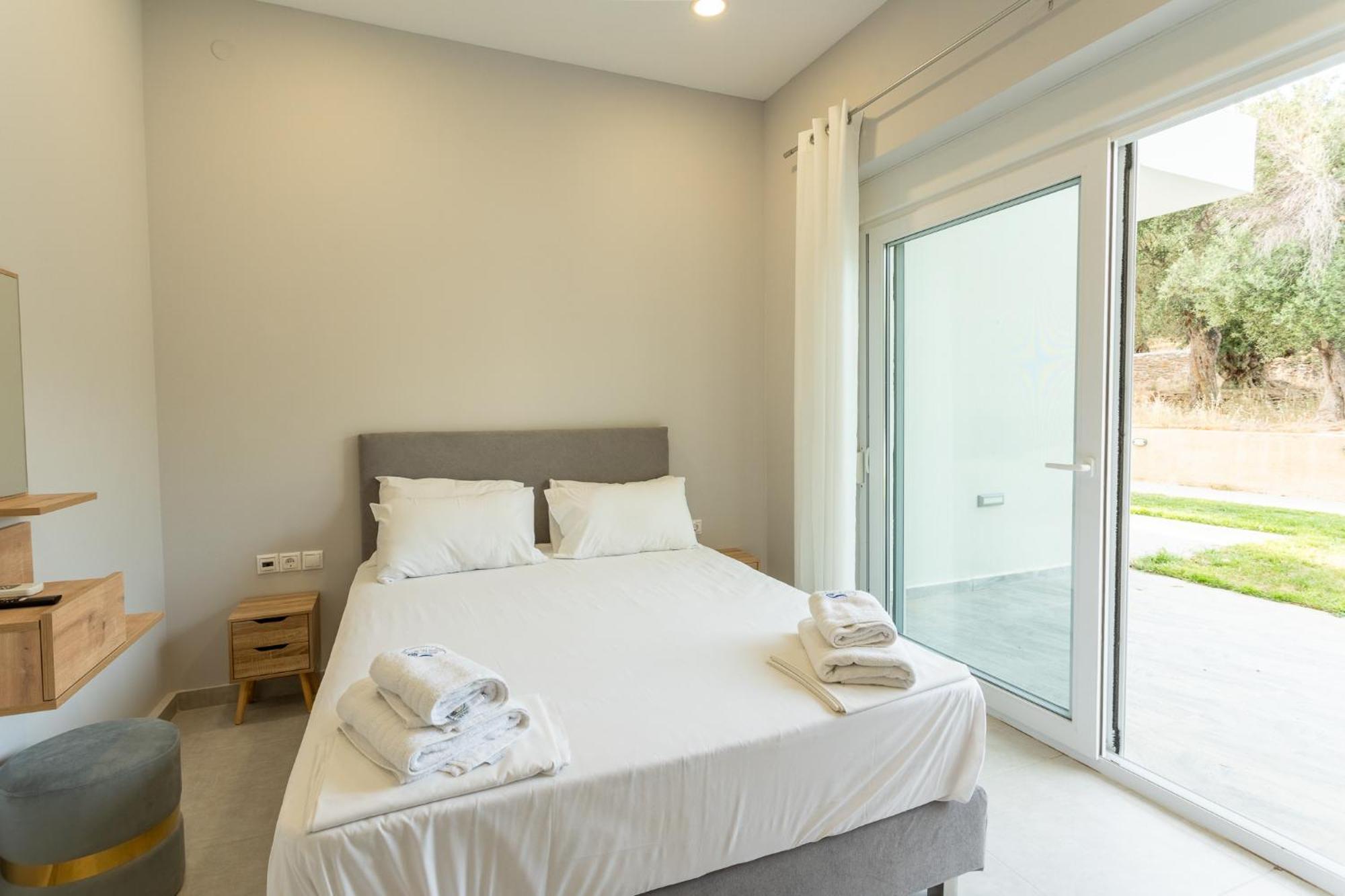 Blue Waves Luxury Suites By The Sea Plomari Dış mekan fotoğraf