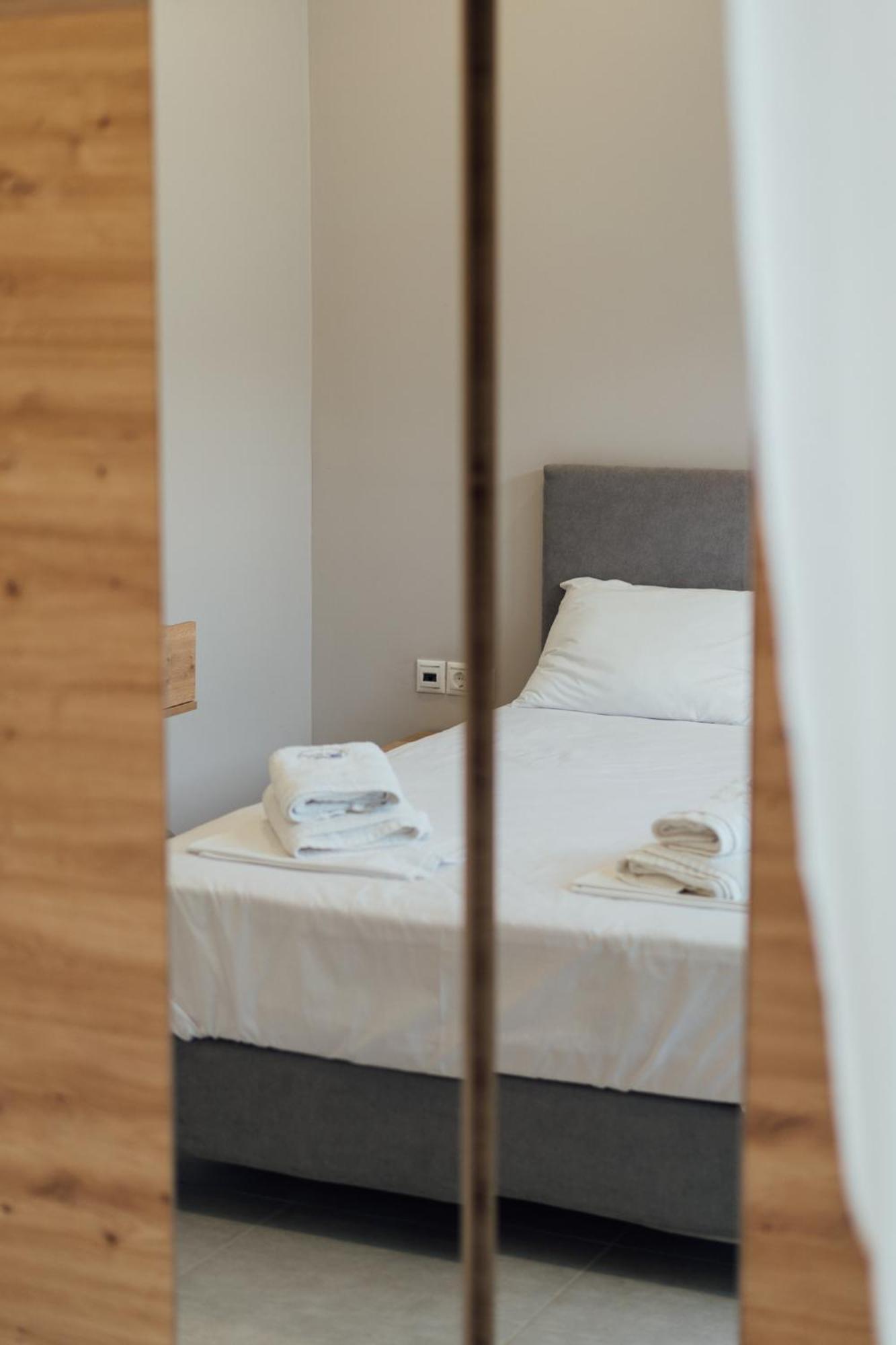 Blue Waves Luxury Suites By The Sea Plomari Dış mekan fotoğraf