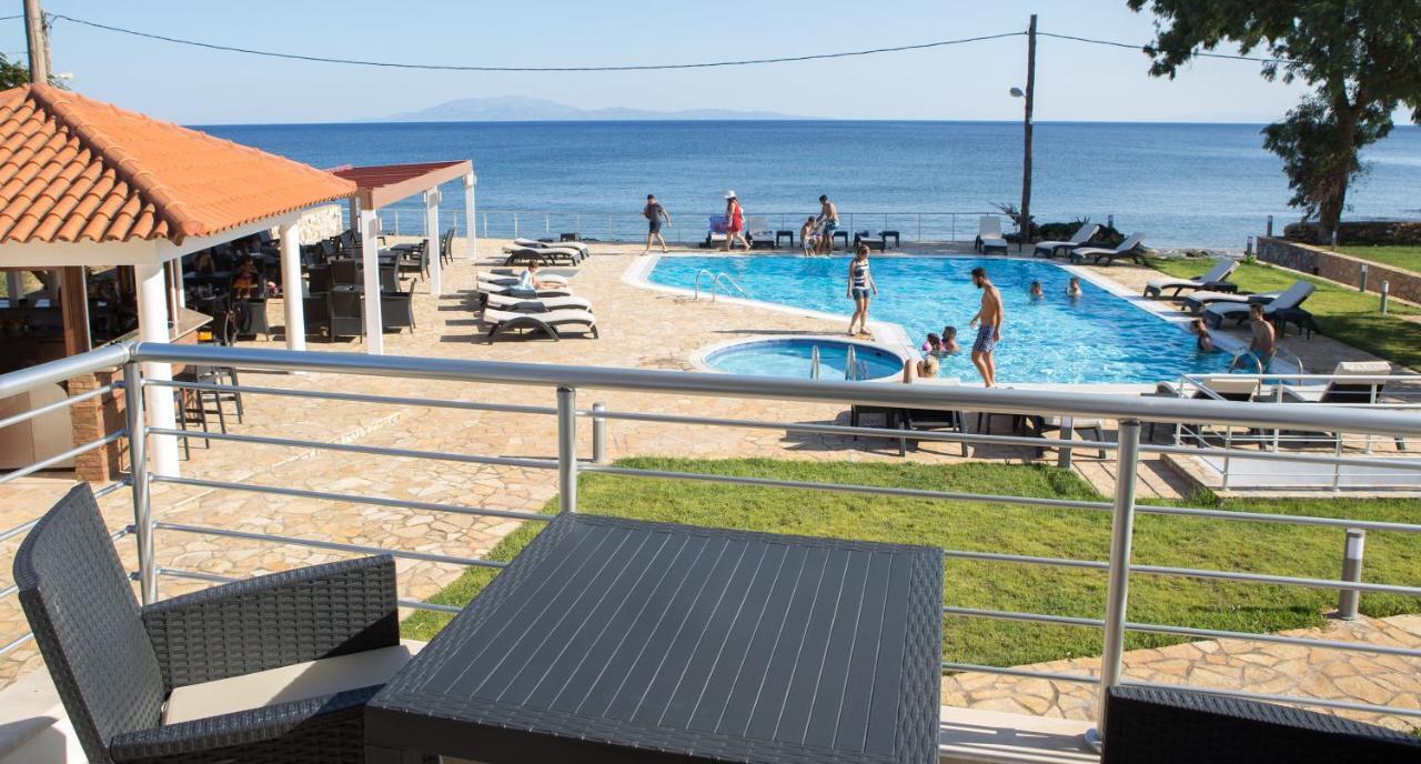 Blue Waves Luxury Suites By The Sea Plomari Konforlar fotoğraf