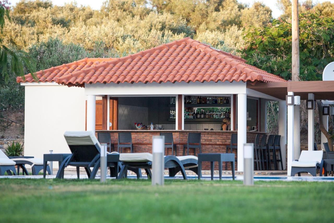 Blue Waves Luxury Suites By The Sea Plomari Konforlar fotoğraf